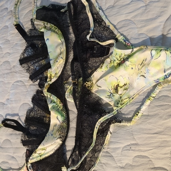 Victoria's Secret Designer Collection Fantasy Island Silk Lace Sexy 2 Piece Set - Picture 2 of 12